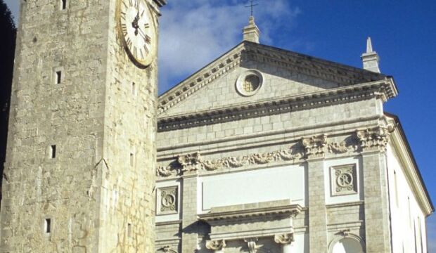 La facciata della chiesa
