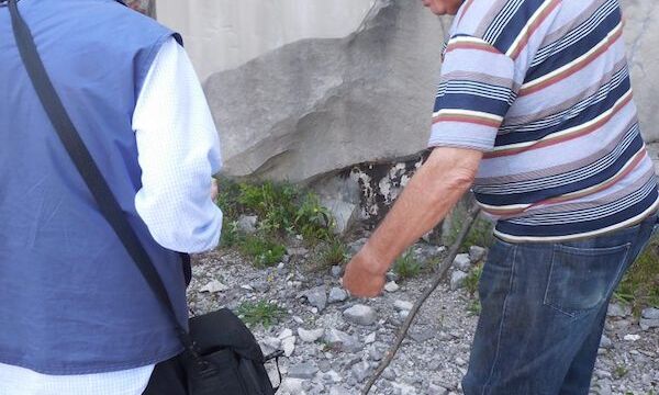 ing. Pascoli spiega le tecniche di estrazione della pietra. Cava Spessa.
