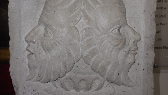 Spilimbergo, Duomo, Pilacorte, dettaglio dell altare di S Giovanni Battista.JPG