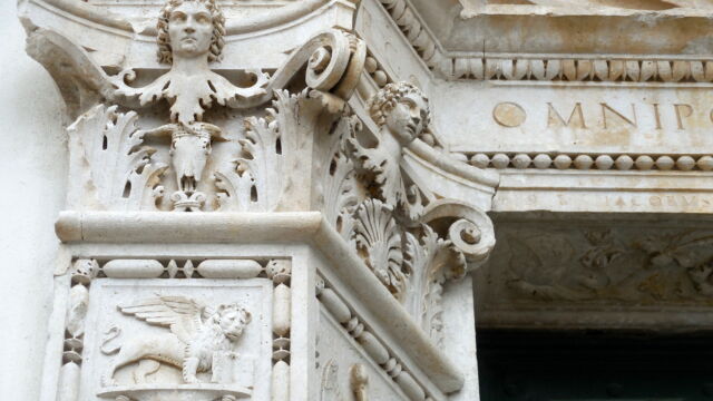 Tricesimo, Duomo, Bernardino da Bissone, portale (1506) partic.