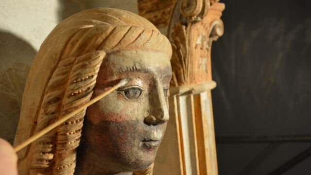 Pilacorte-particolare statua di Maria Maddalena in fase di pulitura_ph_M_Pezzuto